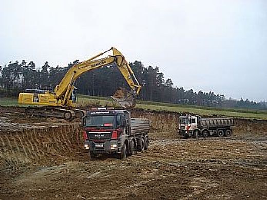 Gelände abtragen, Aushub und planieren